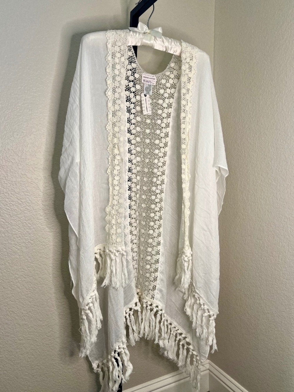 Melrose and Market off white lace Ruana